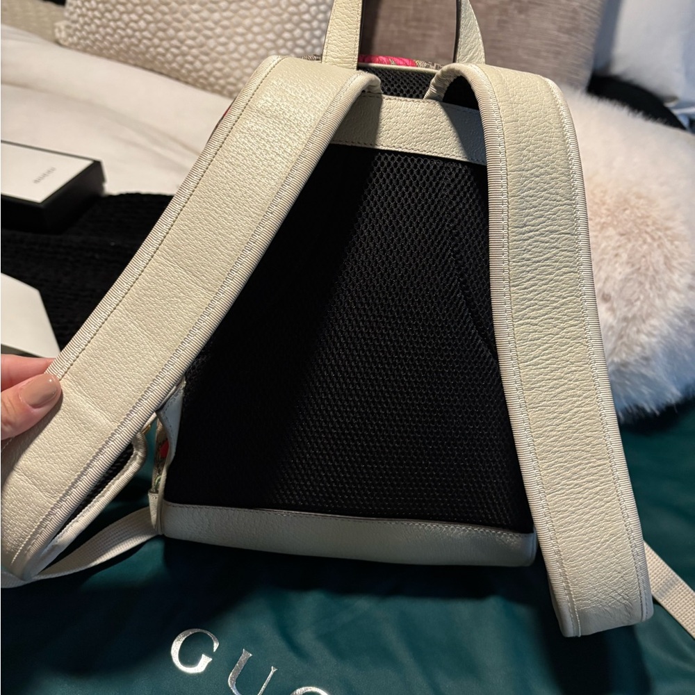 Gucci back pack - Picture 4 of 10